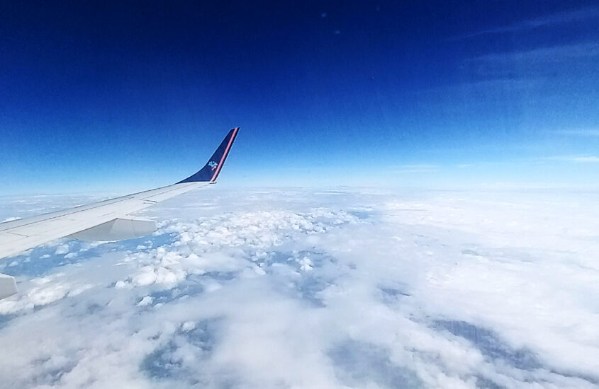 fotografia de suzana martins registro feito durante o voo sao paulo porto seguro em dezembro de 2022 nuvens a enfeitar a estratosfera